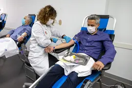 09:15h. Centro c&iacute;vico de Bezana
El vicepresidente y consejero de Universidades, Igualdad, Cultura y Deporte, Pablo
Zuloaga, participa en la donaci&oacute;n de sangre para concienciar a la sociedad. 10 BARIL 2023 &copy;&nbsp;Miguel De la Parra