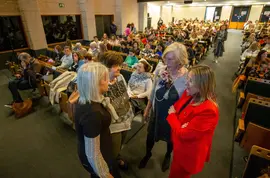 09:15 horas. Paraninfo de Las Llamas - UIMP. Avenida de los Castros, 42, Santander
La consejera de Educaci&oacute;n y Formaci&oacute;n Profesional, Marina Lomb&oacute;, inaugura la Jornada para la Mejora de la Competencia en Comunicaci&oacute;n Ling&uuml;&iacute;stica.
18 ABR 23