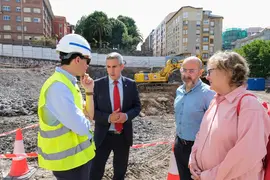 11:00 horas. Solares de Puertochico. El vicepresidente y consejero de Universidades, Igualdad, Cultura y Deporte en funciones, Pablo Zuloaga, realiza declaraciones a los medios de comunicaci&oacute;n sobre el estado de las obras del Museo de Prehistoria y Arqueolog&iacute;a de Cantabria (MUPAC). 22 de junio de 2023 &copy; Ra&uacute;l Lucio