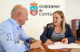La consejera de Presidencia, Justicia y Simplificaci&oacute;n Administraci&oacute;n, Isabel Urrutia, recibe al alcalde de Barcena de Cicero, Gumersindo Ranero. 
28 ago 23