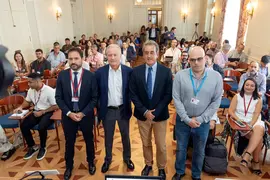 09:30 horas. Palacio de la Magdalena
El consejero de Industria, Empleo, Innovaci&oacute;n y Comercio, Eduardo Arasti, inaugura el encuentro &lsquo;&iquest;Sue&ntilde;an los puertos con Bots automatizados? Adopci&oacute;n y usos de las tecnolog&iacute;as de Inteligencia Artificial en los Puertos&rsquo; de la Universidad Internacional Men&eacute;ndez Pelayo.
