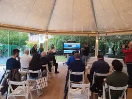 Momento de la presentaci&oacute;n de la la campa&ntilde;a Por Mil A&ntilde;os M&aacute;s en Valles Pasiegos en Puente Viesgo