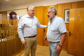 11:00.- Despacho del consejero
El consejero de Econom&iacute;a, Luis &Aacute;ngel Ag&uuml;eros, se re&uacute;ne con el alcalde de Valderredible, Fernando Fern&aacute;ndez. 
3 octubre 2023 &copy; Miguel De la Parra