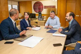 09:15 horas. Despacho del consejero de Econom&iacute;a, Hacienda y Fondos Europeos
El consejero de Econom&iacute;a, Hacienda y Fondos Europeos, Luis &Aacute;ngel Ag&uuml;eros, se
re&uacute;ne con el alcalde de Torrelavega, Javier L&oacute;pez Estrada. 6 octubre 2023 &copy; Miguel De la Parra