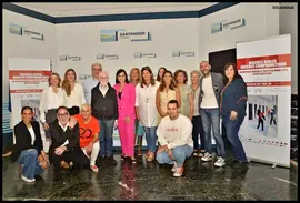 Desfile Mujeres Reales, Mujeres Comprometidas &middot; D&iacute;a Mundial Contra el C&aacute;ncer de Mama 2023 - Presentaci&oacute;n foto familia