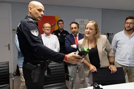 12:30 horas. Ayuntamiento de Pi&eacute;lagos
La consejera de Presidencia, Justicia, Seguridad y Simplificaci&oacute;n Administrativa,
Isabel Urrutia, entrega material de protecci&oacute;n civil. 13 OCTUBRE 2023 &copy; Miguel De la Parra