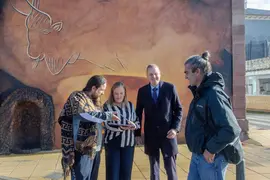 11:00 horas. Plaza de Rivero. San Felices de Buelna 
La consejera de Presidencia, Justicia, Seguridad y Simplificaci&oacute;n Administrativa, Isabel Urrutia, asiste a los actos conmemorativos del 120 aniversario del descubrimiento de la Cueva Hornos de la Pe&ntilde;a. 

