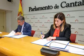 09:30 horas. Sala Polivalente. Parlamento de Cantabria. La presidenta de Cantabria, Mar&iacute;a Jos&eacute; S&aacute;enz de Buruaga, y el secretario general del PRC, Miguel &Aacute;ngel Revilla, comparecen en rueda de prensa tras firmar un acuerdo sobre los Presupuestos Generales de Cantabria 2024. 27 de octubre de 2023 &copy; Ra&uacute;l Lucio