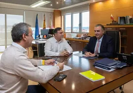 12.30.- Despacho del consejero 

El consejero de Fomento, Ordenaci&oacute;n del Territorio y Medio Ambiente, Roberto Media, recibe al alcalde de Santo&ntilde;a
