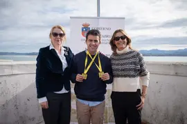 12:00.- Despacho de la consejera. La consejera de Cultura, Turismo y Deporte, Eva Guillermina Fern&aacute;ndez, recibe al atleta Carmelo Herrer&iacute;a, deportista de la Federaci&oacute;n Espa&ntilde;ola de Deportes para Personas con Discapacidad Intelectual, campe&oacute;n del Mundo y de Europa por equipos de campo a trav&eacute;s, en las modalidades de cross corto y largo. 7 de noviembre de 2023 &copy; Ra&uacute;l Lucio