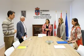 13:00.- Despacho de la consejera. La consejera de Inclusi&oacute;n Social, Juventud, Familias e Igualdad, Bego&ntilde;a G&oacute;mez del R&iacute;o, se re&uacute;ne con la asociaci&oacute;n Buscando Sonrisas. 14 de noviembre de 2023 &copy; Ra&uacute;l Lucio