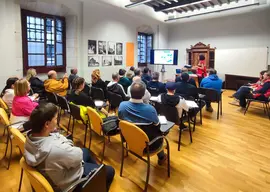 Medio centenar de personas en Comillas participaron de un curso sobre uso y manejo de desfibriladores
