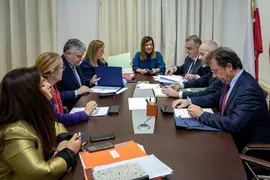 08.00.- Parlamento de Cantabria
La presidenta de Cantabria, Mar&iacute;a Jos&eacute; S&aacute;enz de Buruaga, preside la reuni&oacute;n del Consejo de Gobierno.