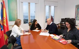 9.00.- Sala de reuniones Consejer&iacute;a
La consejera de Inclusi&oacute;n Social, Juventud, Familias e Igualdad, Bego&ntilde;a G&oacute;mez, se re&uacute;ne con el alcalde de Cartes, Agust&iacute;n Molleda.