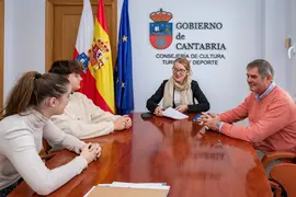 13.30.- Despacho de la consejera
La consejera de Cultura, Turismo y Deporte, Eva Guillermina Fern&aacute;ndez, se re&uacute;ne con el alcalde de Solorzano, Santiago Campos.