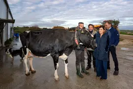 09:30.- Cece&ntilde;o (Vald&aacute;liga)
La presidenta del Gobierno de Cantabria, Mar&iacute;a Jos&eacute; S&aacute;enz de Buruaga, visita SAT Cece&ntilde;o.