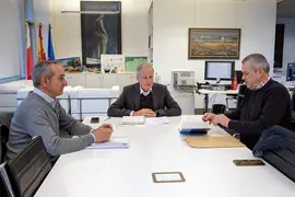 09.30.- Despacho del consejero
El consejero de Industria, Empleo, Innovaci&oacute;n y Comercio, Eduardo Arasti, se re&uacute;ne con el alcalde de Mazcuerras, Javier Camino.