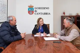 13:00.- Despacho de la consejera
La consejera de Presidencia, Justicia, Seguridad y Simplificaci&oacute;n Administrativa, Isabel Urrutia, se re&uacute;ne con el alcalde de Saro.