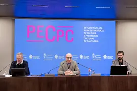 El director general de Cultura, Juan Antonio Gonz&aacute;lez Fuentes, presenta en rueda de prensa el Plan Estrat&eacute;gico de Cultura acompa&ntilde;ado de Javier Mart&iacute;n Jim&eacute;nez y S&ouml;ren Meschede, redactores del plan.
12 ENE 24