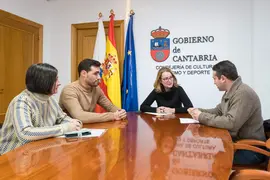 09.00.- Despacho de la consejera. La consejera de Cultura, Turismo y Deporte, Eva Guillermina Fern&aacute;ndez, se re&uacute;ne con el alcalde de Ramales de la Victoria, C&eacute;sar Garc&iacute;a. 9 de enero de 2023 &copy; Ra&uacute;l Lucio