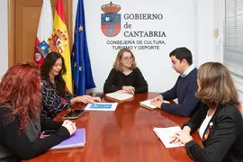 13.00.- Despacho de la consejera
La consejera de Cultura, Turismo y Deporte, Eva Guillermina Fern&aacute;ndez, se re&uacute;ne con el alcalde de Limpias, Ignacio Sainz.