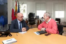 11.30.- Despacho del consejero
El consejero de Salud, C&eacute;sar Pascual, se re&uacute;ne con el alcalde de Anievas, Agust&iacute;n Pern&iacute;a.