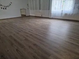 Foto suelo laminado aula infantil colegio Palacio