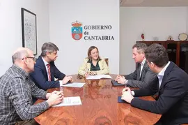 12.00.- Despacho de la consejera
La consejera de Presidencia, Justicia, Seguridad y Simplificaci&oacute;n Administrativa, Isabel Urrutia, se re&uacute;ne con el Colegio Oficial de Ingenieros T&eacute;cnicos Industriales de Cantabria.