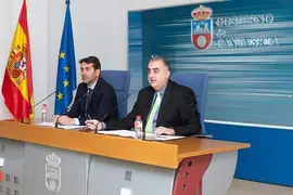 10:15 horas. Sala de Prensa del Gobierno 
El consejero de Fomento, Ordenaci&oacute;n del Territorio y Medio Ambiente, Roberto Media, y el director general de Transportes y Comunicaciones, Pablo Herr&aacute;n Sainz, informan, en rueda de prensa, de la nueva adaptaci&oacute;n a la Televisi&oacute;n Digital Terrestre (TDT).
