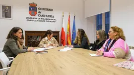 18:00 horas. Despacho de la consejera. La consejera de Inclusi&oacute;n Social, Juventud, Familias e Igualdad, Bego&ntilde;a G&oacute;mez del R&iacute;o, se re&uacute;ne con Afamundi. 20 de febrero de 2024 &copy; Ra&uacute;l Lucio