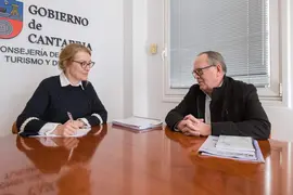 13.00.- Despacho de la consejera. La consejera de Cultura, Turismo y Deporte, Eva Guillermina Fern&aacute;ndez, se re&uacute;ne con el alcalde de Campoo de Yuso, Eduardo Ortiz. 16 de febrero de 2024 &copy; Ra&uacute;l Lucio