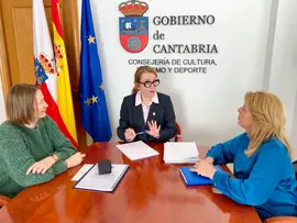 13.00.- Despacho de la consejera
La consejera de Cultura, Turismo y Deporte, Eva Guillermina Fern&aacute;ndez, se re&uacute;ne con la alcaldesa de Entrambasaguas, Mar&iacute;a Jes&uacute;s Susinos.