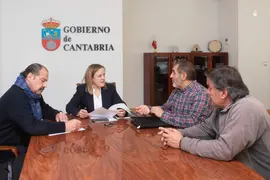 10.00.- Despacho de la consejera
La consejera de Presidencia, Justicia, Seguridad y Simplificaci&oacute;n Administrativa, Isabel Urrutia, se re&uacute;ne con el presidente de la Federaci&oacute;n Cultural Pe&ntilde;as Taurinas, Emilio de Cos.