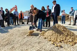 12:00 horas. Polanco. Parcela junto al polideportivo de Requejada. La presidenta del Gobierno de Cantabria, Mar&iacute;a Jos&eacute; S&aacute;enz de Buruaga, preside el acto de colocaci&oacute;n de la primera piedra del Centro de Atenci&oacute;n a la Dependencia. 13 de marzo de 2024 &copy; Ra&uacute;l Lucio