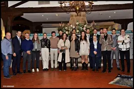 Gala de Primavera 2024 - Foto familia Premio Mar&iacute;a Rosa Fern&aacute;ndez-Pacheco y familiares Santiago Mantec&oacute;n 1