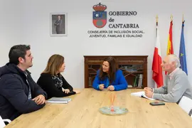 11:00.- Despacho de la consejera 
La consejera de Inclusi&oacute;n Social, Juventud, Familias e Igualdad, Bego&ntilde;a G&oacute;mez del R&iacute;o, recibe a la alcaldesa de Medio Cudeyo, Mar&iacute;a Higuera.