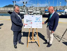 El consejero de Fomento, Ordenaci&oacute;n del Territorio y Medio Ambiente, Roberto Media, presenta las obras de ampliaci&oacute;n de la Lonja y otras actuaciones de mejora de la instalaci&oacute;n portuaria. 
26  MAR 24