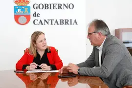 La consejera de Presidencia, Justicia, Seguridad y Simplificaci&oacute;n Administrativa, Isabel Urrutia, recibe al alcalde de Vega de Li&eacute;bana.
21 MAR 24