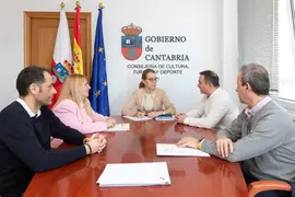 13:00.- Despacho de la consejera
La consejera de Cultura, Turismo y Deporte, Eva Guillermina Fern&aacute;ndez, recibe al alcalde de Santo&ntilde;a.