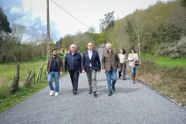 12:15 horas. Iglesia de San Juan Bautista. Ag&uuml;era, Guriezo. El consejero de Fomento, Ordenaci&oacute;n del Territorio y Medio Ambiente, Roberto Media, inaugura diversas actuaciones de conservaci&oacute;n y mantenimiento de viales en Ag&uuml;era. 2 de abril de 2024 &copy; Ra&uacute;l Lucio