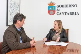 13:00 horas. Despacho de la consejera 

La consejera de Presidencia, Justicia, Seguridad y Simplificaci&oacute;n Administrativa, Isabel Urrutia, recibe al alcalde de Pesaguero, Vicente V&eacute;lez.