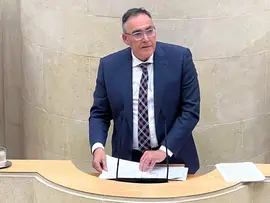 Ra&uacute;l Pesquera_Parlamento