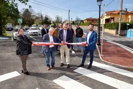 11:30 horas. Lia&ntilde;o (frente al consultorio m&eacute;dico, a la entrada del nuevo aparcamiento)  https://onx.la/6ee6c
El consejero de Fomento, Ordenaci&oacute;n del Territorio y Medio Ambiente, Roberto Media, inaugura la ampliaci&oacute;n vial y aparcamiento en Lia&ntilde;o.