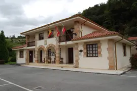 Ayuntamiento_de_Herrerias-Lateral