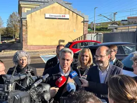 Urraca en una visita a la estaci&oacute;n del Norte en Sierrapando
