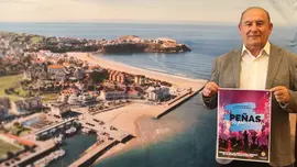 Jos&eacute; Luis Plaza, concejal de Festejos, con el cartel promocional del Concurso de Pe&ntilde;as de Suances