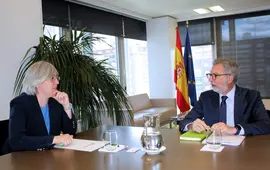 El director de la empresa p&uacute;blica Suelo Industrial de Cantabria (SICAN), dependiente de la Consejer&iacute;a de Industria, Empleo, Innovaci&oacute;n y Comercio del Gobierno de Cantabria, Ezequiel San Emeterio, se ha reunido hoy con la directora general de la Entidad Estatal de Suelo (SEPES), Leire Iglesias, y el director de Estrategia y Coordinaci&oacute;n de esta entidad estatal del Ministerio de Vivienda  Agenda Urbana, Benjam&iacute;n L&oacute;pez, para analizar la situaci&oacute;n del pol&iacute;gono industrial La Vega de Reinosa.