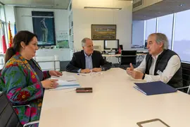 09:30.- Despacho del consejero
 
El consejero de Industria, Empleo, Innovaci&oacute;n y Comercio, Eduardo Arasti, recibe al alcalde Potes. 06 JUNIO 24 &copy;Miguel de la Parra