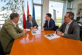 08:30 horas. Despacho del consejero

El consejero de Desarrollo Rural, Ganader&iacute;a, Pesca y Alimentaci&oacute;n, Pablo Palencia, firma un convenio de colaboraci&oacute;n con el Grupo de Acci&oacute;n Costera Occidental. Posteriormente, a las 10:00 horas, har&aacute; lo mismo con el Grupo de Acci&oacute;n Costera Oriental.  14 JUNIO 2024 &copy; Miguel De la Parra