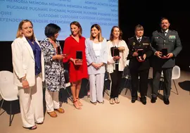 La presidenta de Cantabria, Mar&iacute;a Jos&eacute; S&aacute;enz de Buruaga, preside el acto de recuerdo y homenaje a las v&iacute;ctimas del terrorismo y la entrega de medallas de la Comunidad Aut&oacute;noma. 

27 jun 24